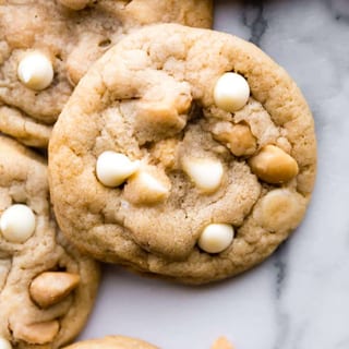 WHITE CHOCOLATE MACADAMIA NUT COOKIE