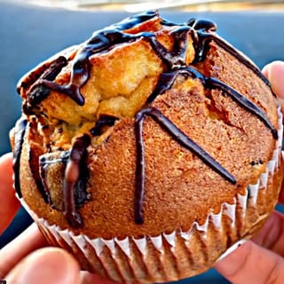 VANILLA CHUNK MUFFIN